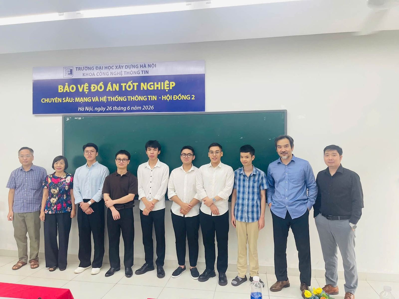 ​ CHÚC MỪNG CÁC TÂN CỬ NHÂN CHUYÊN SÂU MẠNG VÀ HỆ THỐNG THÔNG TIN   ​(BẢO VỆ ĐỒ ÁN TỐT NGHIỆP ĐỢT 2, NĂM HỌC 2025-2026)