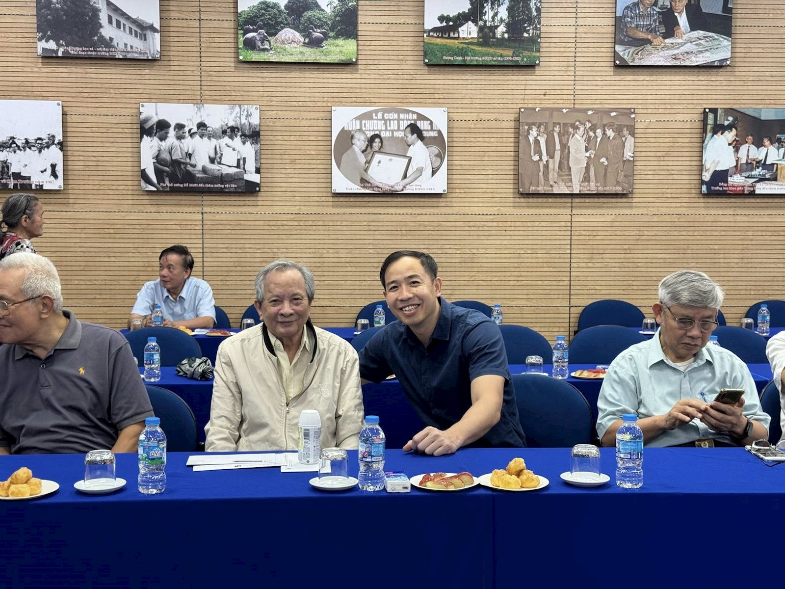 ​ CHÚC MỪNG SINH NHẬT THẦY HOÀNG THẾ ÉN – 80 TUỔI