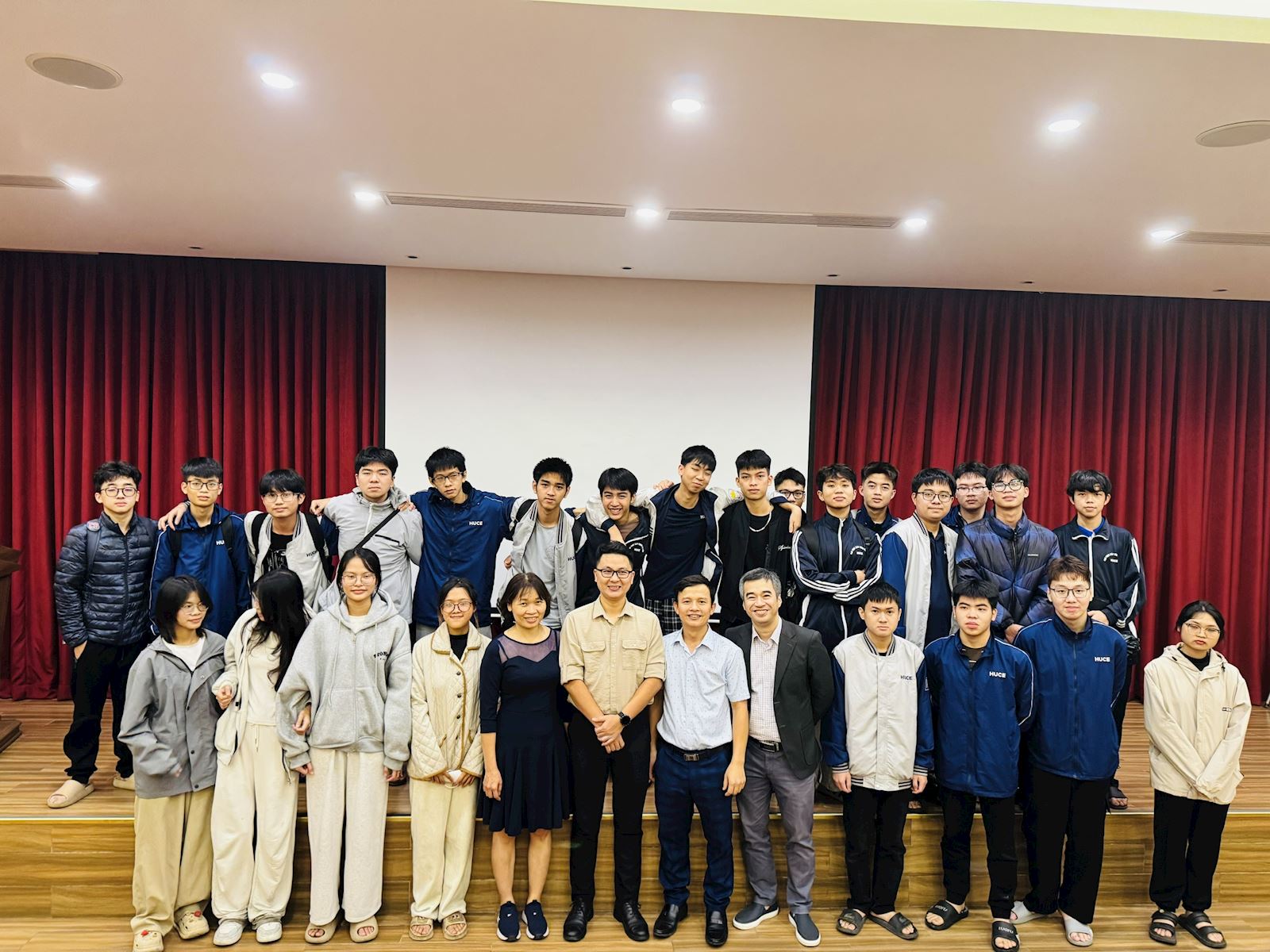 BUỔI GIẢNG BÀI TRONG MÔN “GIỚI THIỆU NGÀNH CÔNG NGHỆ THÔNG TIN”