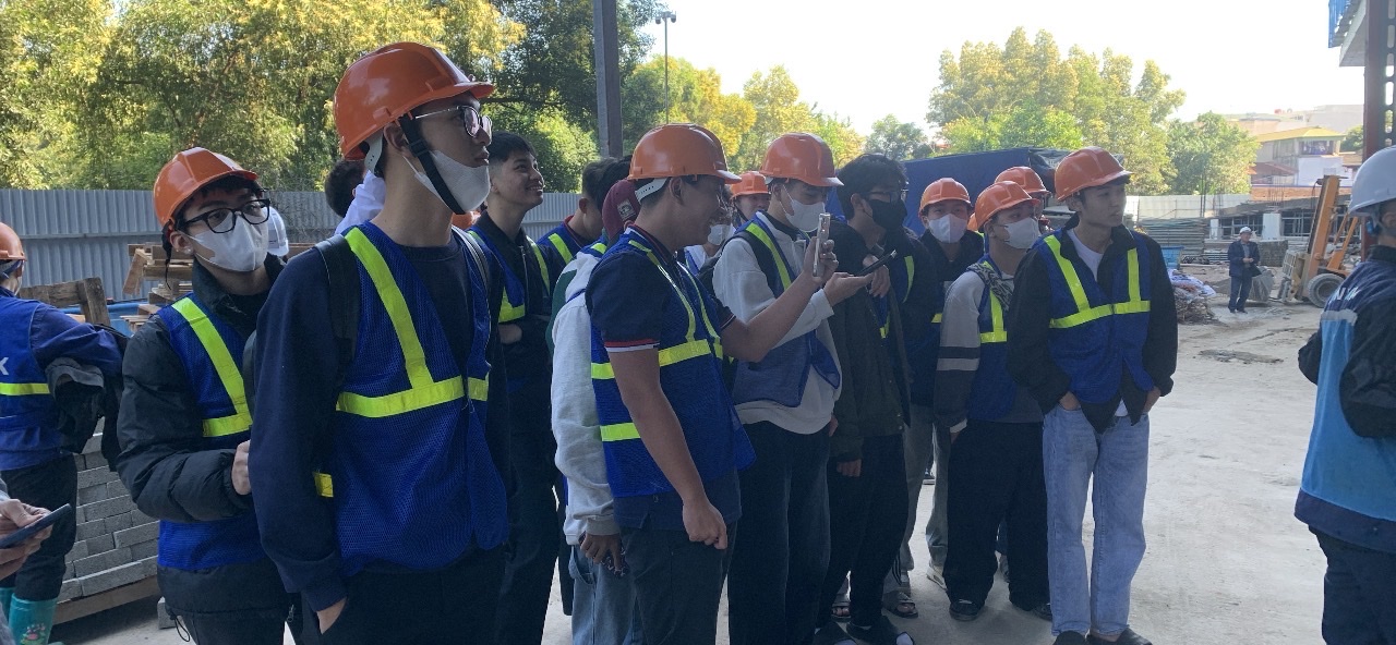 HÀNH TRÌNH ĐẦU KHÓA ĐẦY CẢM XÚC CỦA SINH VIÊN 70TH1 TẠI THÁI NGUYÊN